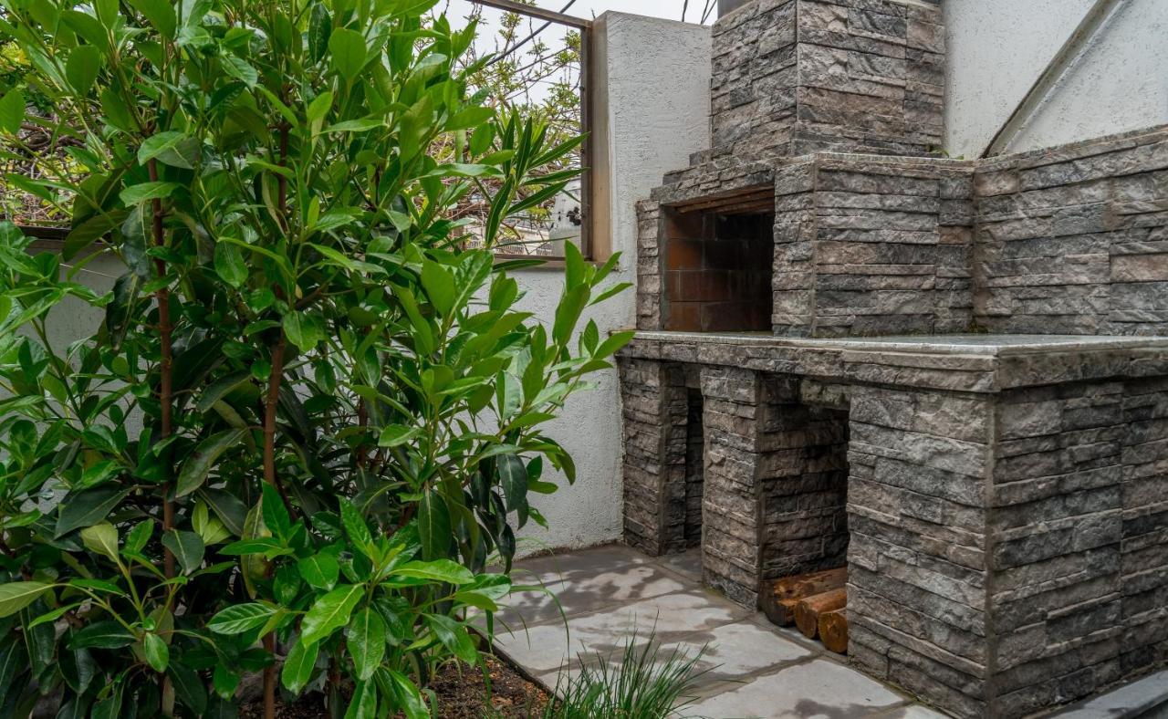 Sololaky Wall Tbilisi Exteriör bild